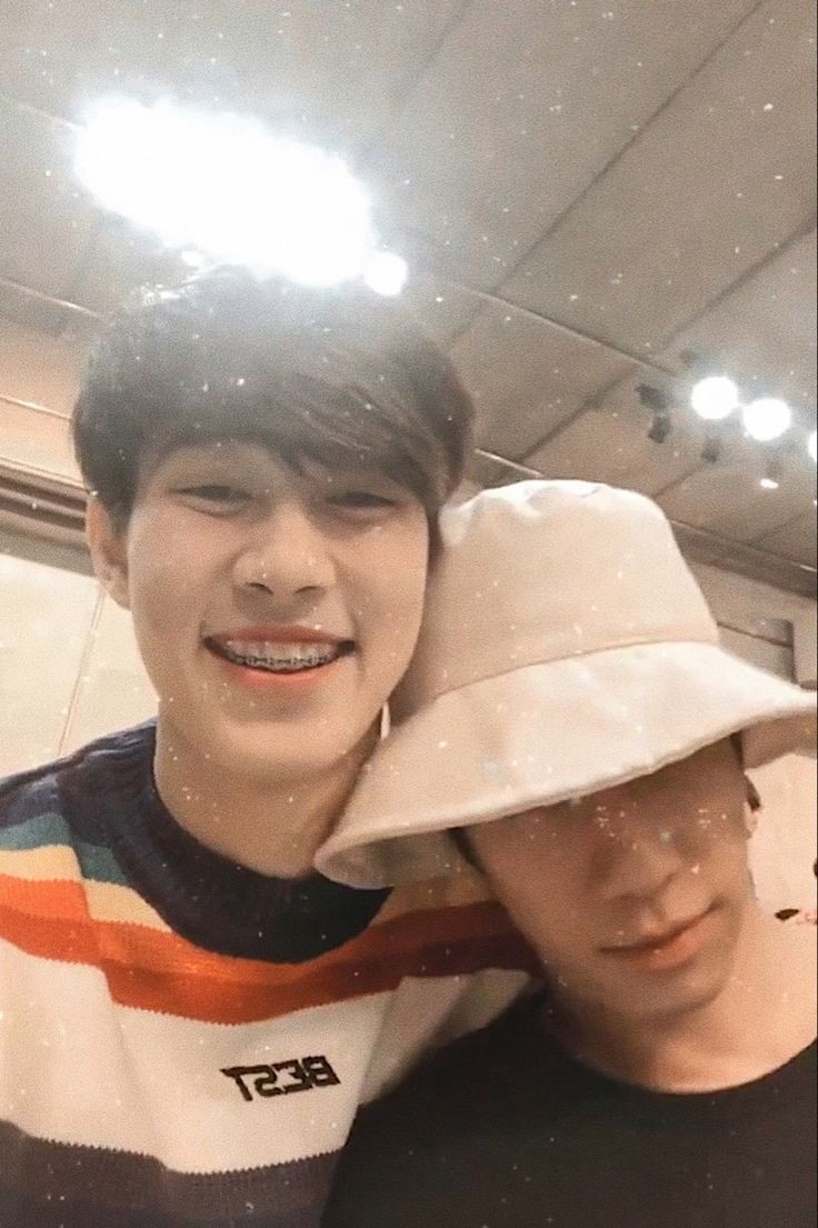 xxpuinunx's tweet photo. Miss you คิดถึงโมเม้นพี่น้องคู่นี้จัง เมื่อไหร่จะเห็นพวกเค้าสองคนอยู่ด้วยกันอีกสักที คิดถึงมากๆแบบมากๆอ่ะมากถึงมากที่สุด รอวันที่ทั้งคู่จะได้มีผลงานร่วมกันอีกอยู่น้ะจะรอจนลูกบวชก็ยังจะรอ 😘💖
#PromBenzPaintPuv
#prompayy
#bbenzalert
#พร้อมเบนซ์ https://t.co/8XohbGp6Pi