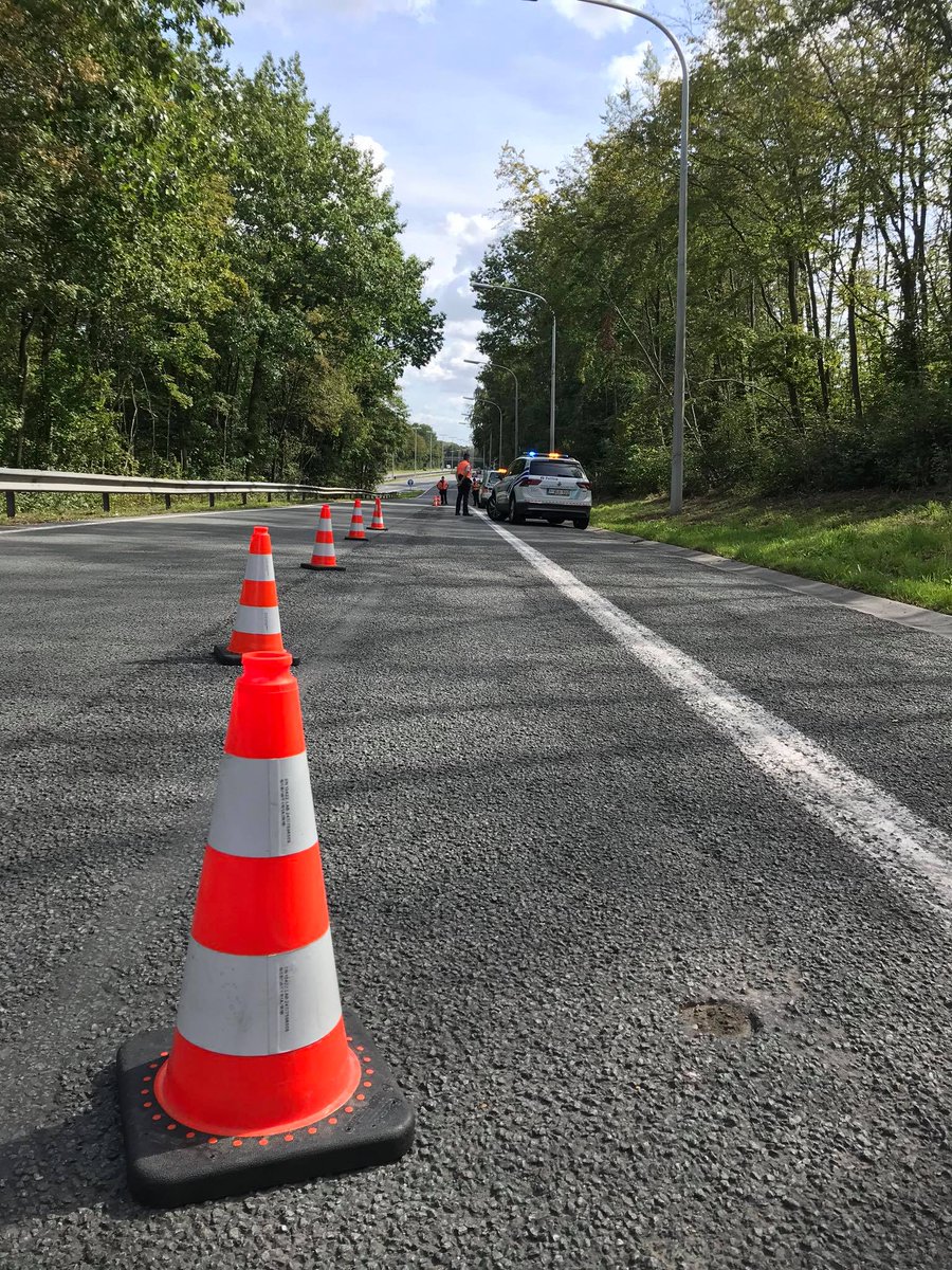 PoliceMouscron's tweet photo. [Sécurité routière] #BackSafe même l'après-midi...
7 automobilistes verbalisés hier après-midi lors d'une action de contrôle #N58 : 2 enlèvements de véhicule et 4 procès-verbaux pour conduite sous influence (alcool &amp; stup). https://t.co/1AvnbBwgAK
