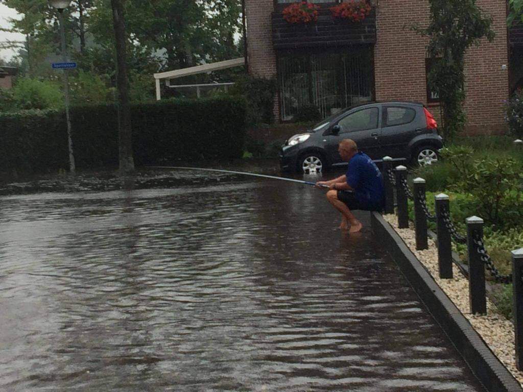 AboOldebroek's tweet photo. ABO: Oplossing hitte en wateroverlast: Meer bomen en minder tegels!
Hetere zomers en korte maar hevige regenbuien. We ontkomen er niet aan. Hoe houden we het leefbaar in onze woon- en leefomgeving?
https://t.co/whsxrpypJs
#Wezep #Oldebroek #Hattemerbroek #tLoo #Oosterwolde https://t.co/BpjZHJO45e