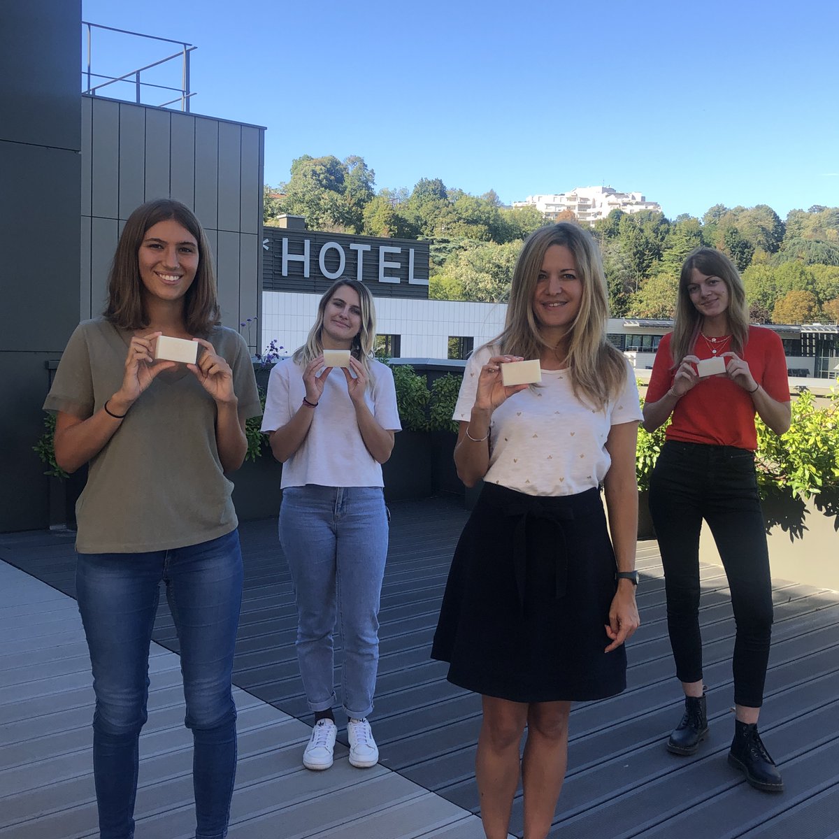 Unisoapfrance's tweet photo. LA NOUVELLE ÉQUIPE UNISOAP 💙 
Lisa et Manon (de gauche à droite) ont intégré UNISOAP en tant que chargées de projet.😁  
Elles rejoignent Pauline, directrice et Anaïs, responsable de projet. En respectant les distanciations physiques la team UNISOAP est plus motivée que jamais ! https://t.co/ySu9KV0HlO