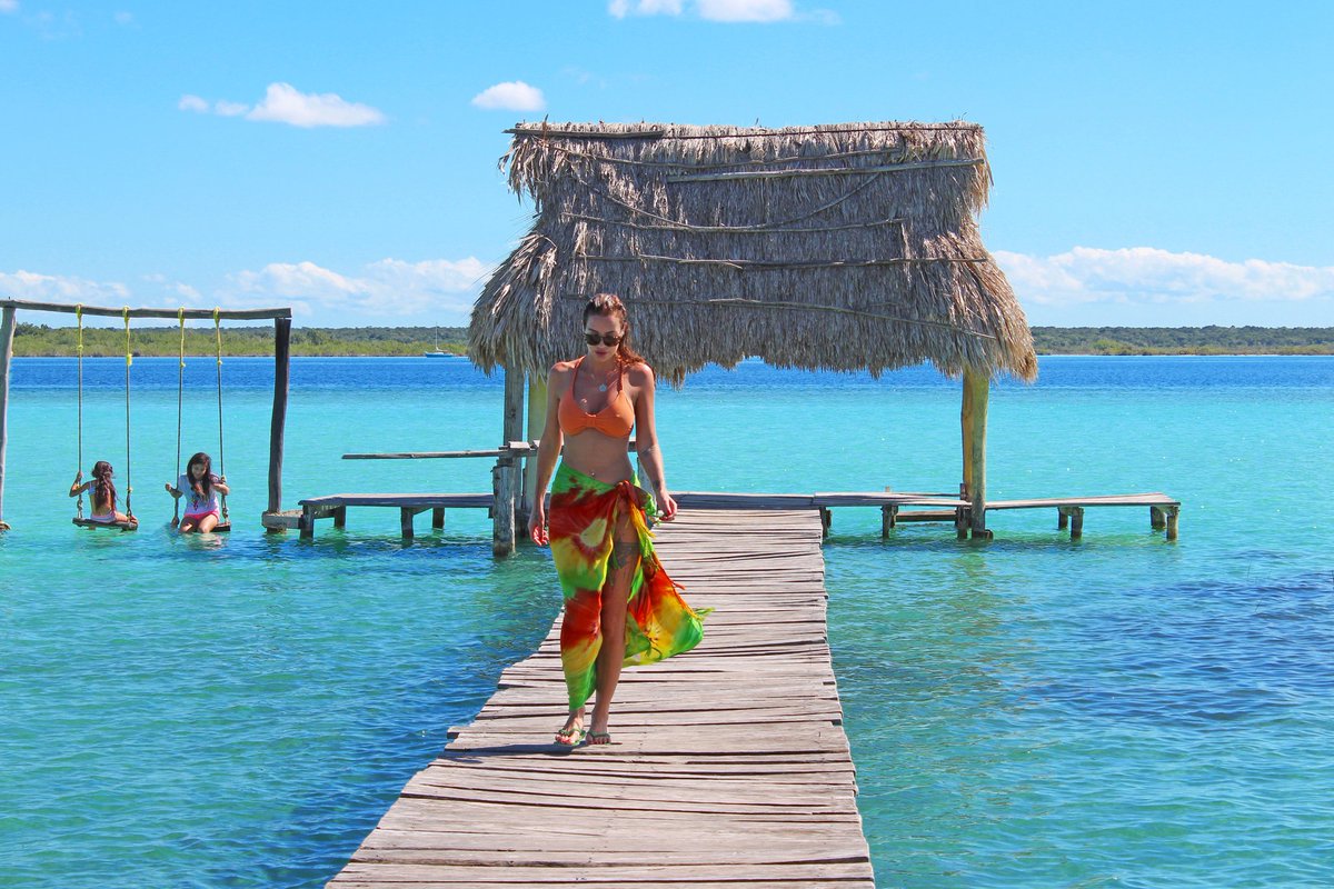 TurismoChannel's tweet photo. Bacalar is a  Lagoon  located 3 hours away from Playa del Carmen is very famous because you can appreciate  7 different colors along all this lagoon. The beautiful @dorienrose  #FelizMartes #girl #tbt #bacalar #lagoon https://t.co/Jk1heUMq20