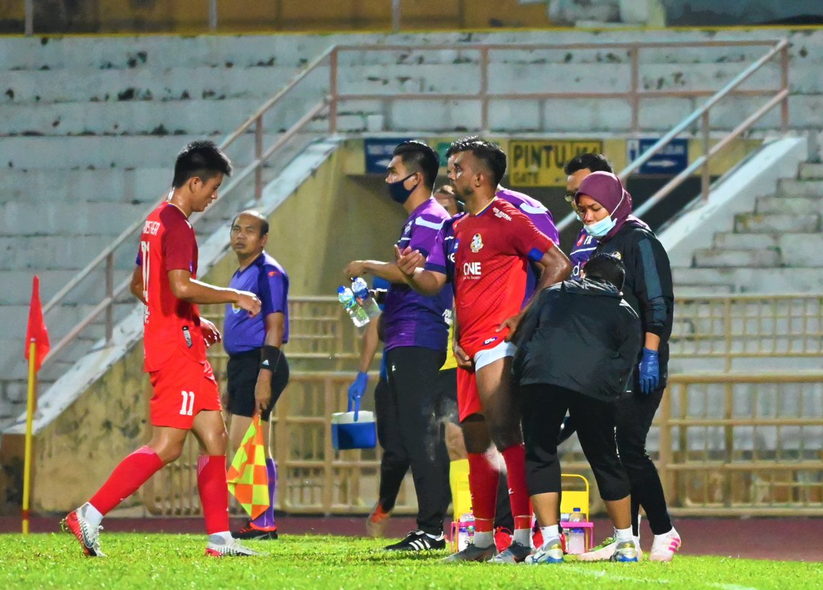 Ini adalah thread kecederaan sukan, kecederaan otot Hamstring!  Sempena Hari Fisioterapi ni, yana nak share ttg kecederaan sukan yg selalunya akan berlaku dikalangan atlet spt sprinters, footballer, basketball player; dimana mereka byk involve dlm jumping, speed & sprinting