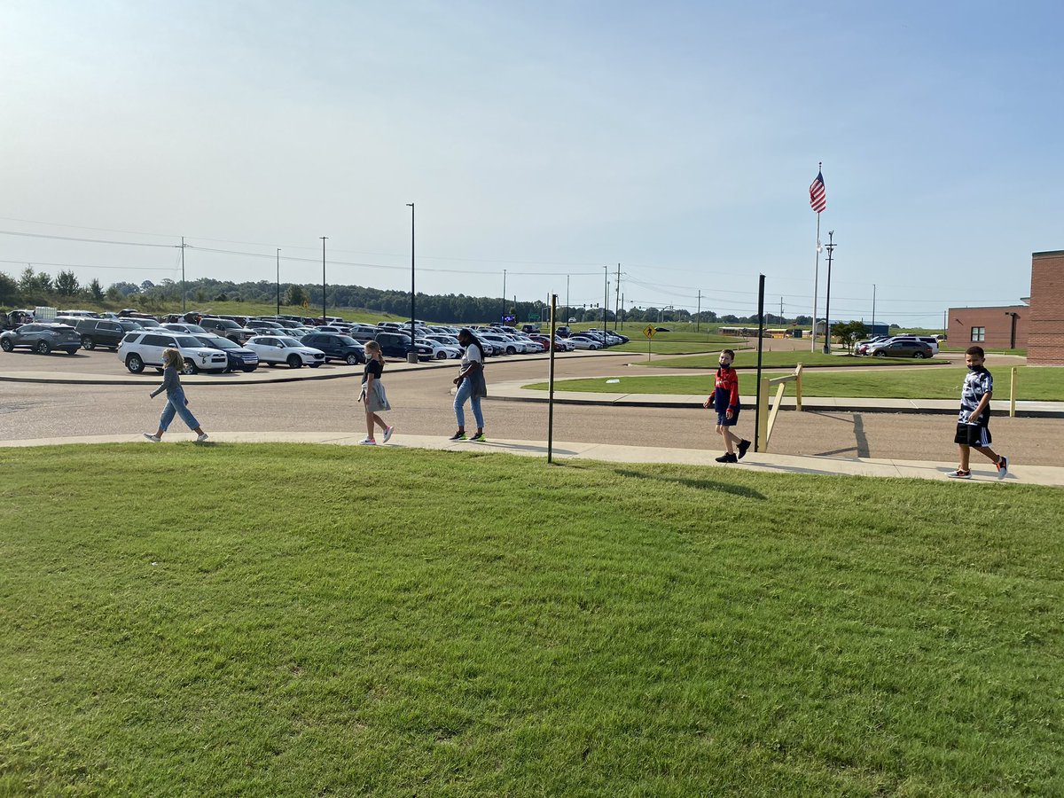 TweetDCS_LES's tweet photo. Got to go on an exploration walk with our computer kiddos today since the internet was down. The kids were so excited! I must say, I was too!!! ❤️💙 #RelationshipsMatter #TeamDCS https://t.co/BT50339wLQ