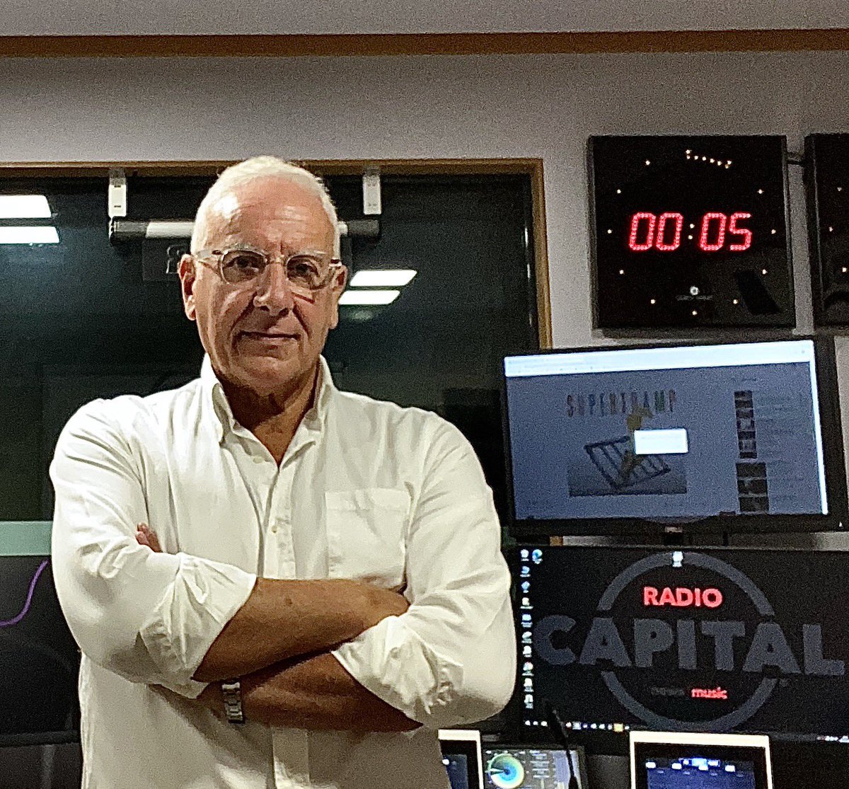 massimo_oldani's tweet photo. Back on Radio!
Nuova stagione. Nuovo studio.
#RadioCapital #Vibe #BackOnRadio #NuovaStagione #MassimoOldani #Ore20 https://t.co/c8clroTTZv