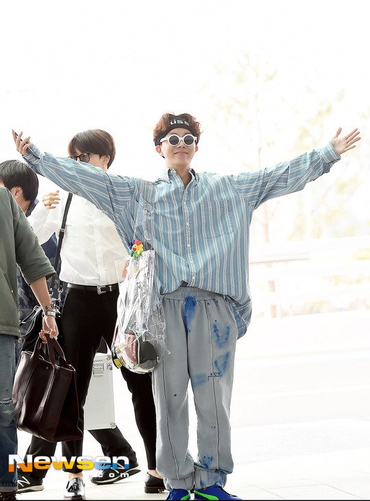 j-hope's closet (rest) on X: Hoseok's LV bag, pants & mule, AP watch,  Off-White t-shirt, Mastermind bucket hat and Human Made ring 210524 -  Twitter Weverse post #Jhope #제이홉 #Jhopefashion #BTS   /