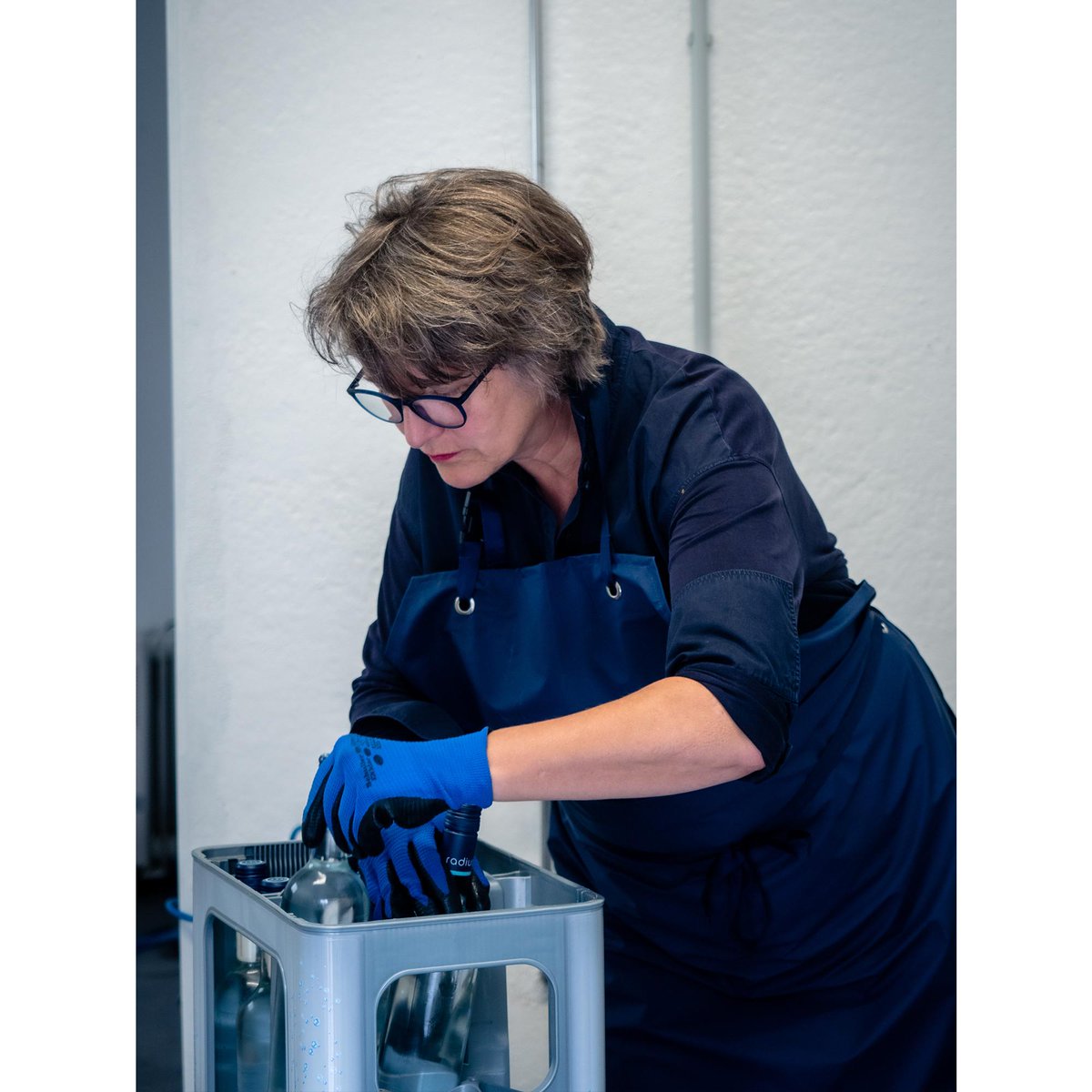 radius99_'s tweet photo. Grund Nummer 3, welcher für unser Quellwasser spricht: #Radius99 ist ein #regionales Produkt 📍 und wird #nachhaltig in Handarbeit produziert. 😊💪 https://t.co/wudcu64inW