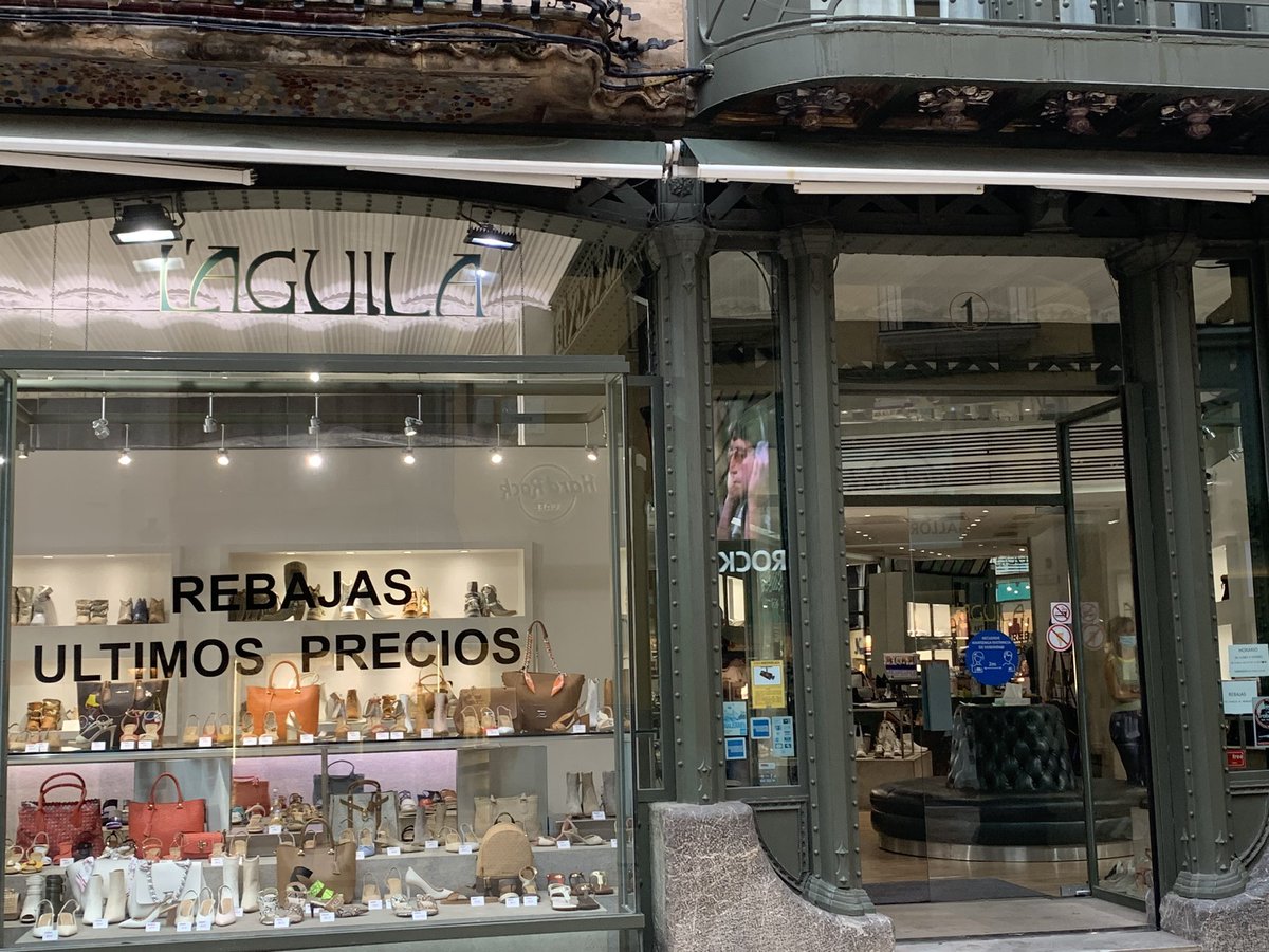 ExploraMallorca's tweet photo. Incluso en los días de lluvia la casa Forteza Rey y los Almacenes el Águila siguen brillando en el centro de #Palma #Modernismo #visitMallorca #StaySafeStayHealthy https://t.co/Vf6U3NSzCX