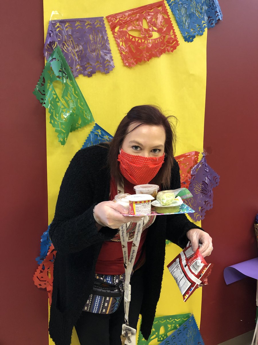PWE_Splendora's tweet photo. Last week, our teachers were treated to a socially distant To-Go Taco Bar on Friday because it's scientifically proven that Teachers + Tacos = Happiness! #pweAllGoodInTheWoods #pweRocks #WeAreSplendora #iamawildcat  @SplendoraISD https://t.co/V1ZzV0uyDf