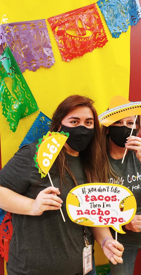 PWE_Splendora's tweet photo. Last week, our teachers were treated to a socially distant To-Go Taco Bar on Friday because it's scientifically proven that Teachers + Tacos = Happiness! #pweAllGoodInTheWoods #pweRocks #WeAreSplendora #iamawildcat  @SplendoraISD https://t.co/V1ZzV0uyDf