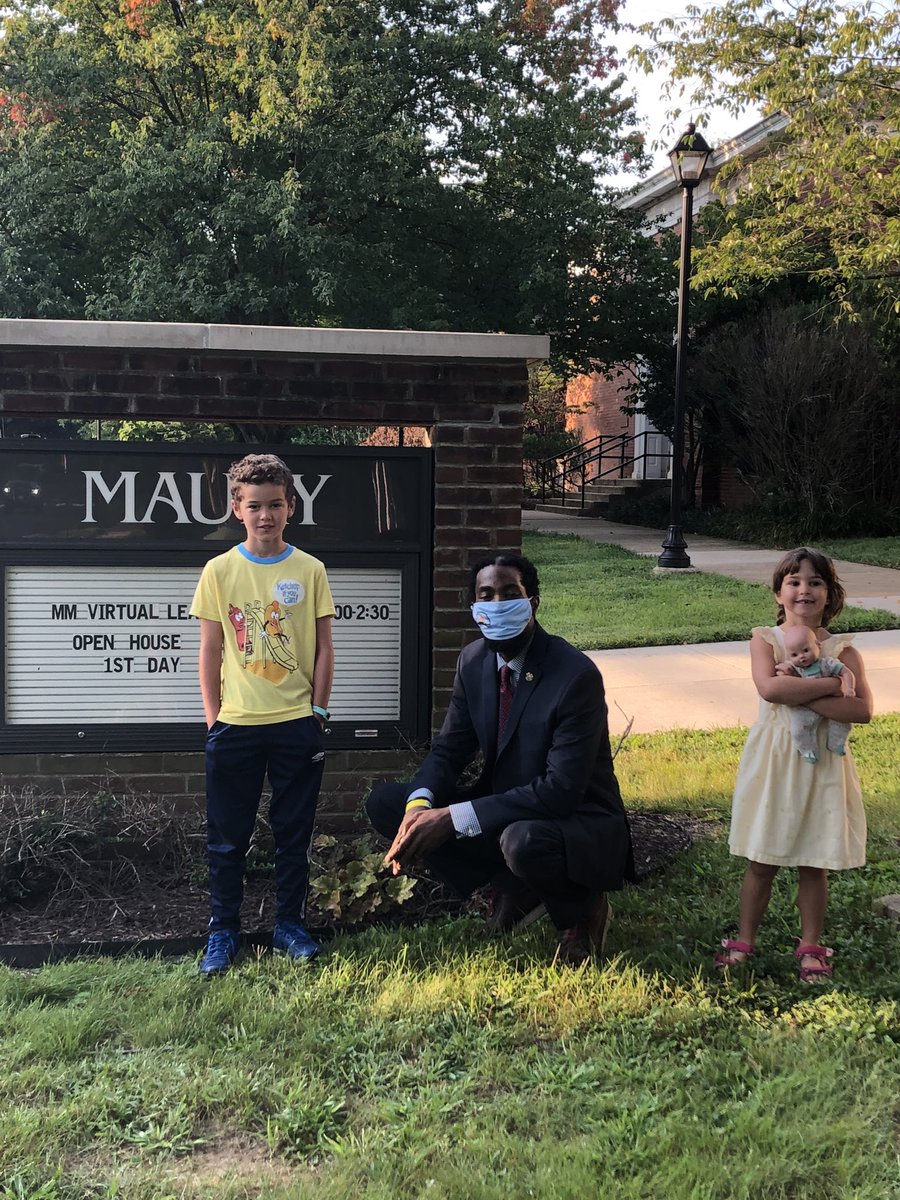 JodiZand's tweet photo. Even though it’s a virtual start- so great to start the school year with a walk to Maury and a welcome greeting from Mr. Powell! Thanks @ACPSk12 @MauryMariners for getting us of to a great start! https://t.co/v8BX72Zglu