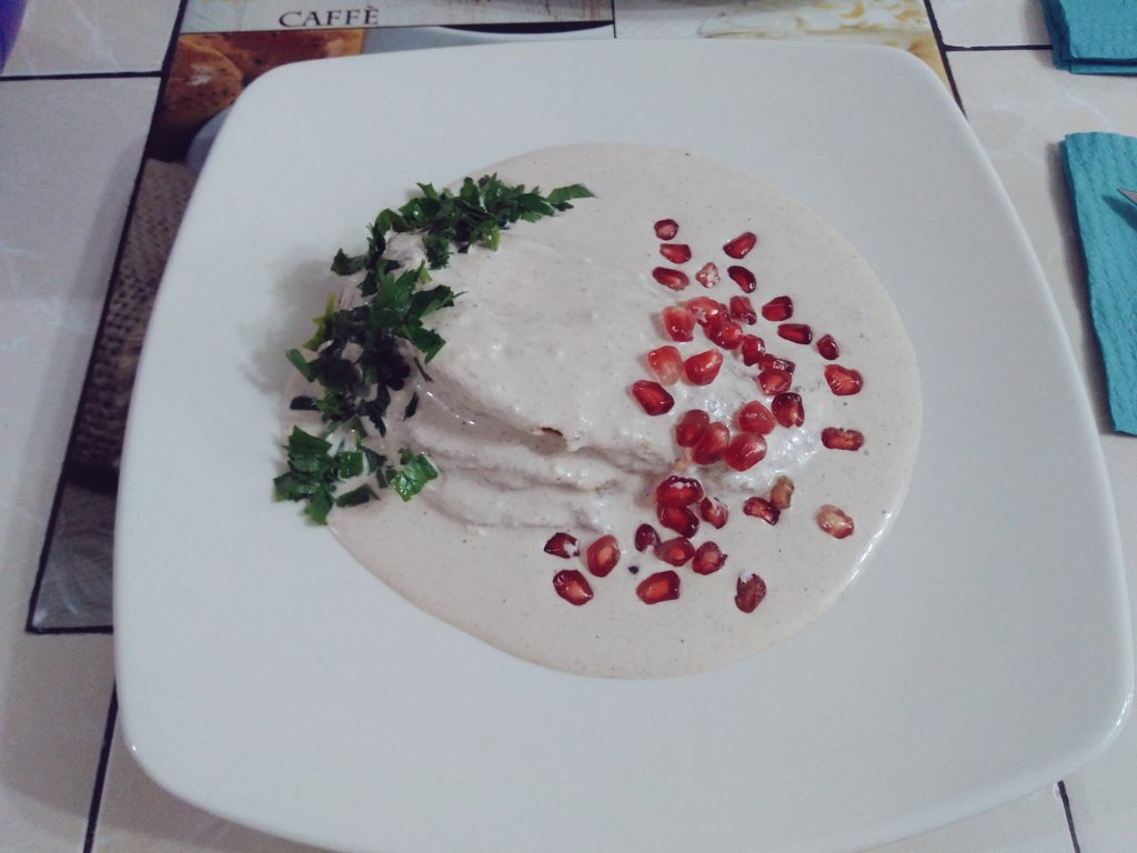 ErVelasco94's tweet photo. Primer acto: Chiles en Nogada #VivaMexico #15Septiembre https://t.co/blbYtp6v2M