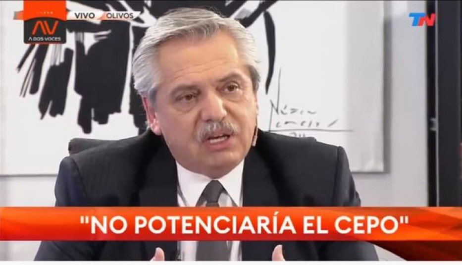 julian_bussetti's tweet photo. Yo tengo una duda, no se que se ha devaluado más en este último tiempo, ¿El #dolar o la palabra del presidente? https://t.co/HZ08GafYzb