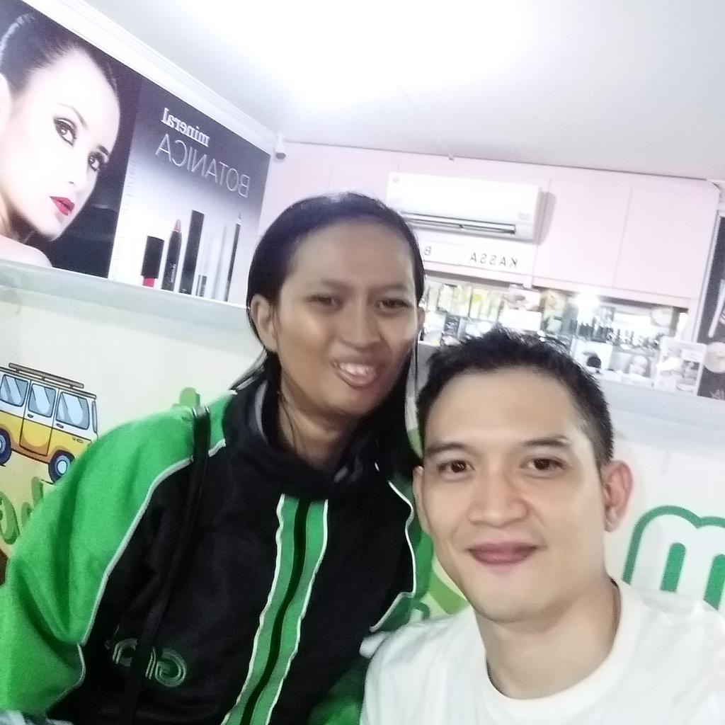 aulnisa8's tweet photo. terimaksih dulu sudah mau foto bareng dengan ku https://t.co/aNCIcZy8Ut