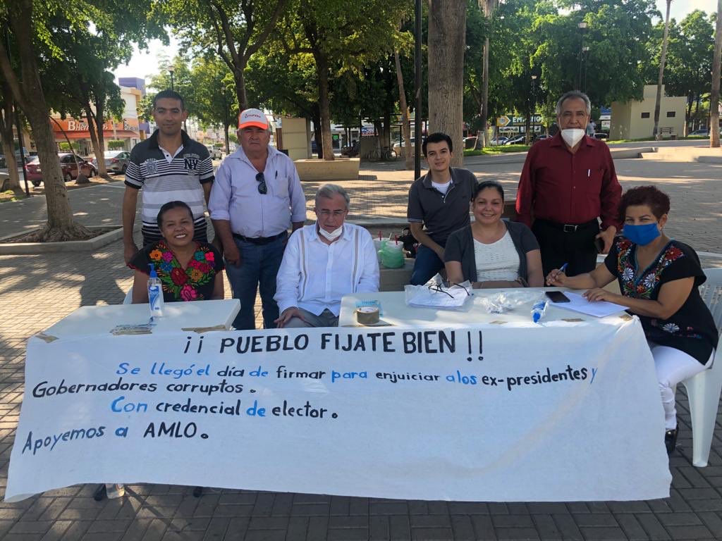 rochamoya_'s tweet photo. Gracias al impulso del pueblo organizado, hoy nos llegó al @senadomexicano, la solicitud de @lopezobrador_ que permitiría llamar a una consulta sobre el juicio a ex presidentes. Para construir un futuro con paz y prosperidad, necesitamos justicia. #LaConsultaVa https://t.co/86ynj1iZCA