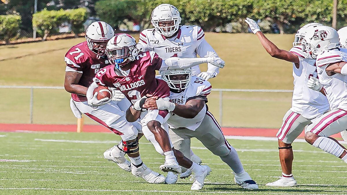b_drake3's tweet photo. Blessed to receive an offer from Alabama A&amp;M 🐶 #GoBulldogs #AGTG https://t.co/0WwzmiBhC2
