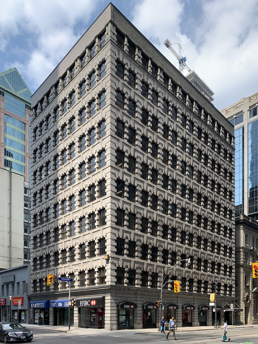 Toronto_Arch's tweet photo. The Lumsden Building, John A. Mackenzie, 1909. When it was constructed, this was said to be the biggest concrete-faced building in the world.  #torontoarch #torontoarchitecture #toronto #architecture #archilovers  https://t.co/JziwRMDrIY https://t.co/BcGUcwXXfO