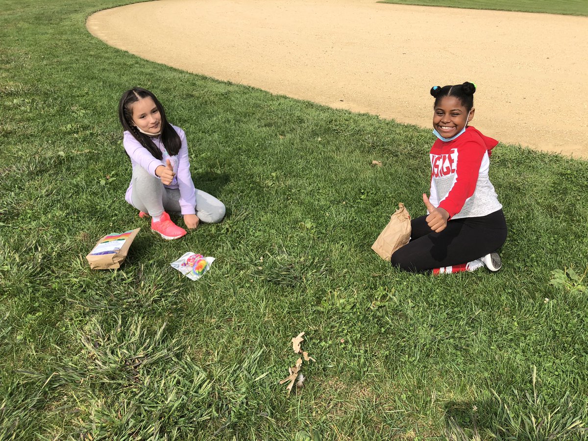 We ❤️ meeting new friends and sharing our “All About Me” bags! 🌟😃<a href="/WWP_Dalers/">WWP_Dalers</a>