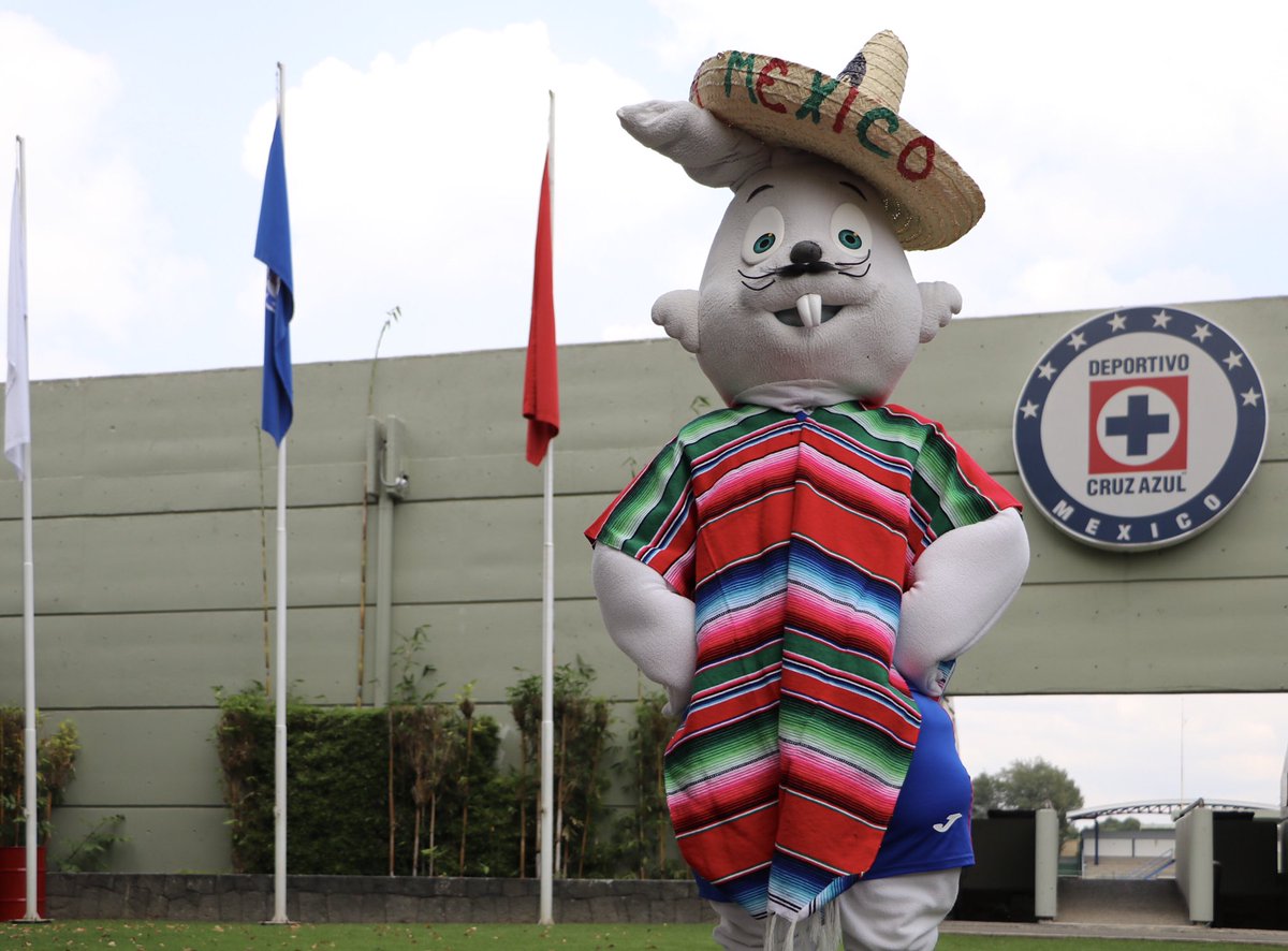 CruzAzul's tweet photo. Blu les desea felices fiestas patrias. 🐰

¡Y que Viva México! 💚🤍❤️

#ConTodoContraTodo #UnaFormaDeVida https://t.co/xjm2WwH3gj