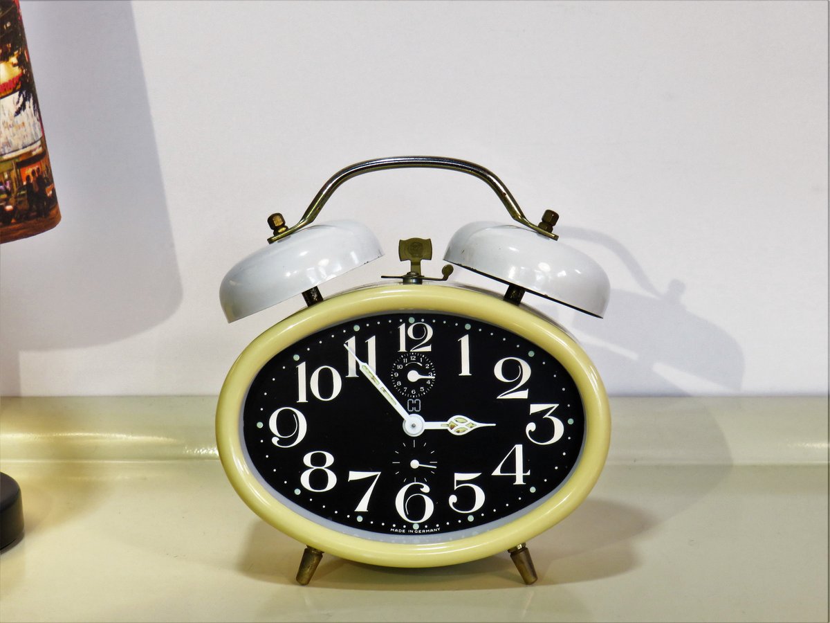 MaLanterne's tweet photo. Vintage Twin Bell Alarm Clock, Beige color, Made in Germany, Home Decor, 70s https://t.co/JvlzDBbDqU #Summer Dress #Holidays #GIFT #YellowClock https://t.co/VVlHz7faHe