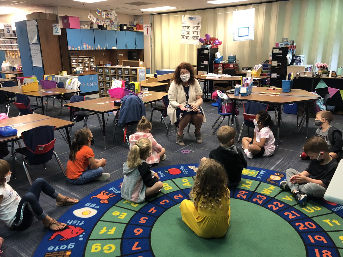 MrsBakerPVE's tweet photo. Our smart and patient Principal, @PrincipalPVE came to talk to us about staying safe in school by washing our hands and wearing our masks. Our class loved talking to her! https://t.co/I1we3AMiV5