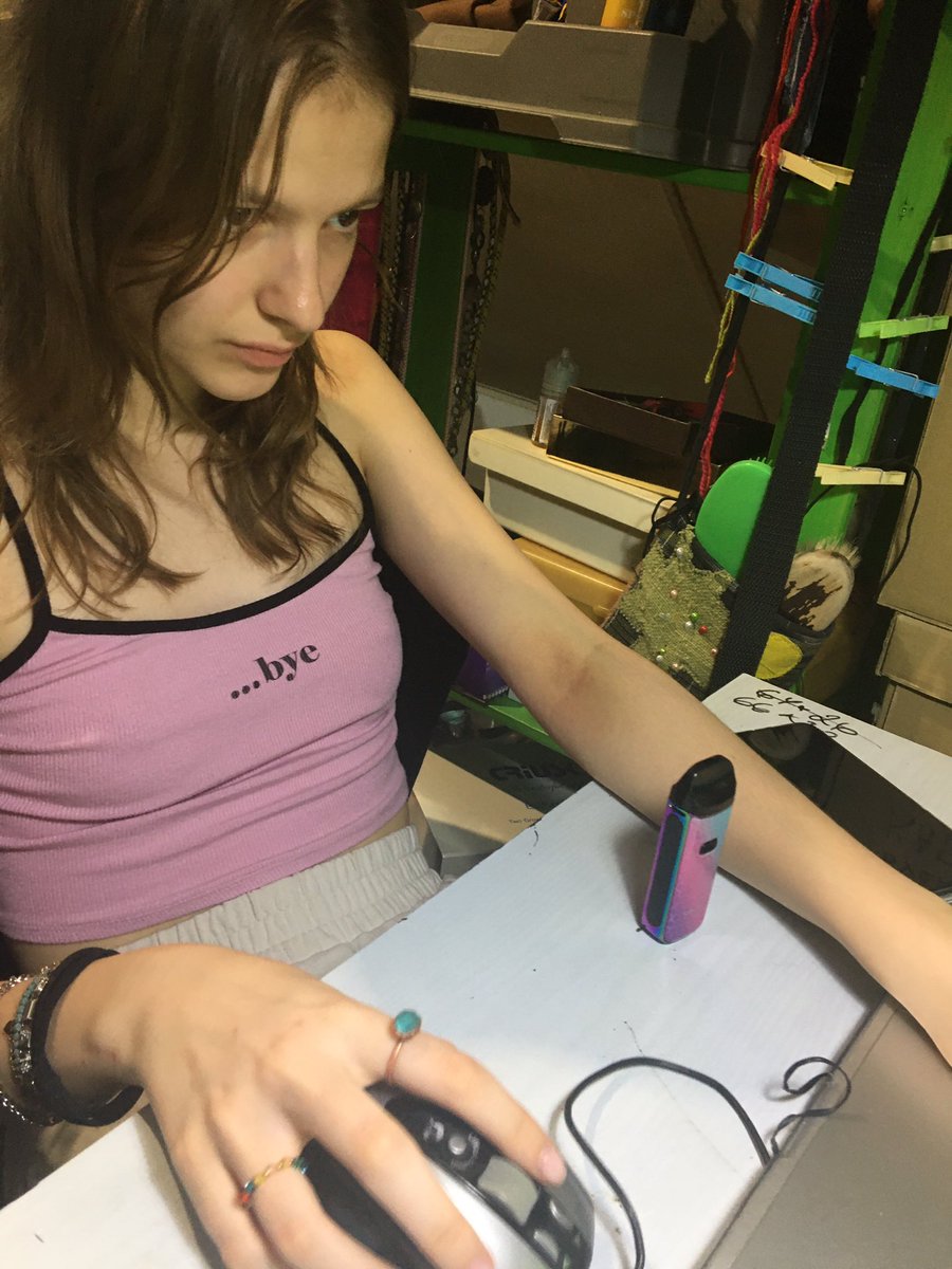 hhelenblackkk's tweet photo. Профессионально убьёт за вас корову в игре https://t.co/pgTSlFSu1H