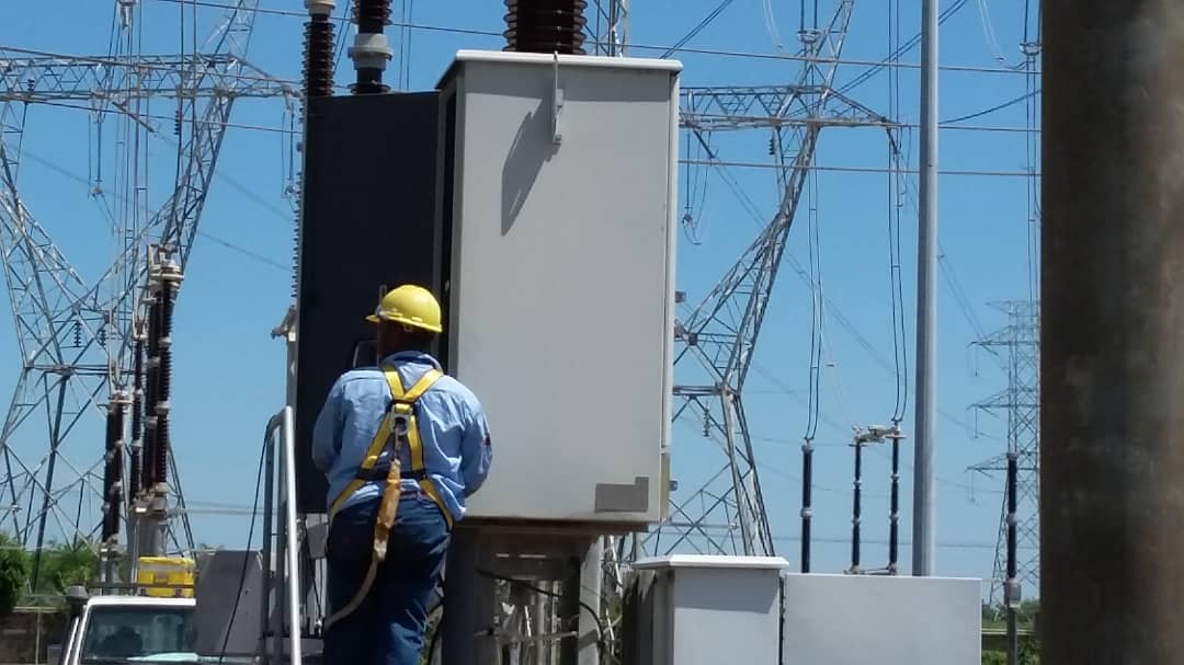 #NotiSen/ Hoy el equipo técnico de @CorpoelecZulia_ de la mano del Gobierno Nacional finalizaron los trabajos que permiten la puesta de servicio del autotransformador #2 de 400 a 230kv en S/E Cuatricentenario, garantizando la continuidad del servicio eléctrico en la región.