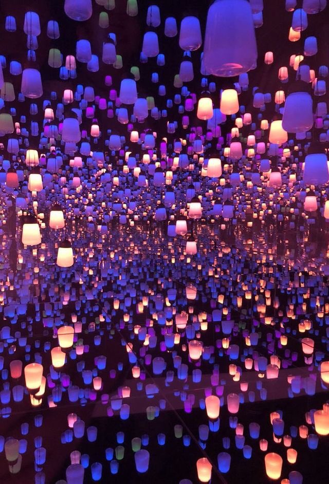 —Diego sale de paseo con su esposa <a href="/JakxbLetx/">Jai(kob) Leto A.</a> para visitar el museo digital de la villa por segunda vez. La primera vez habían ido con Magnus, y ahora que él estaba en clases decidieron ir solos para tomar algunas fotos más románticas de ambos.—