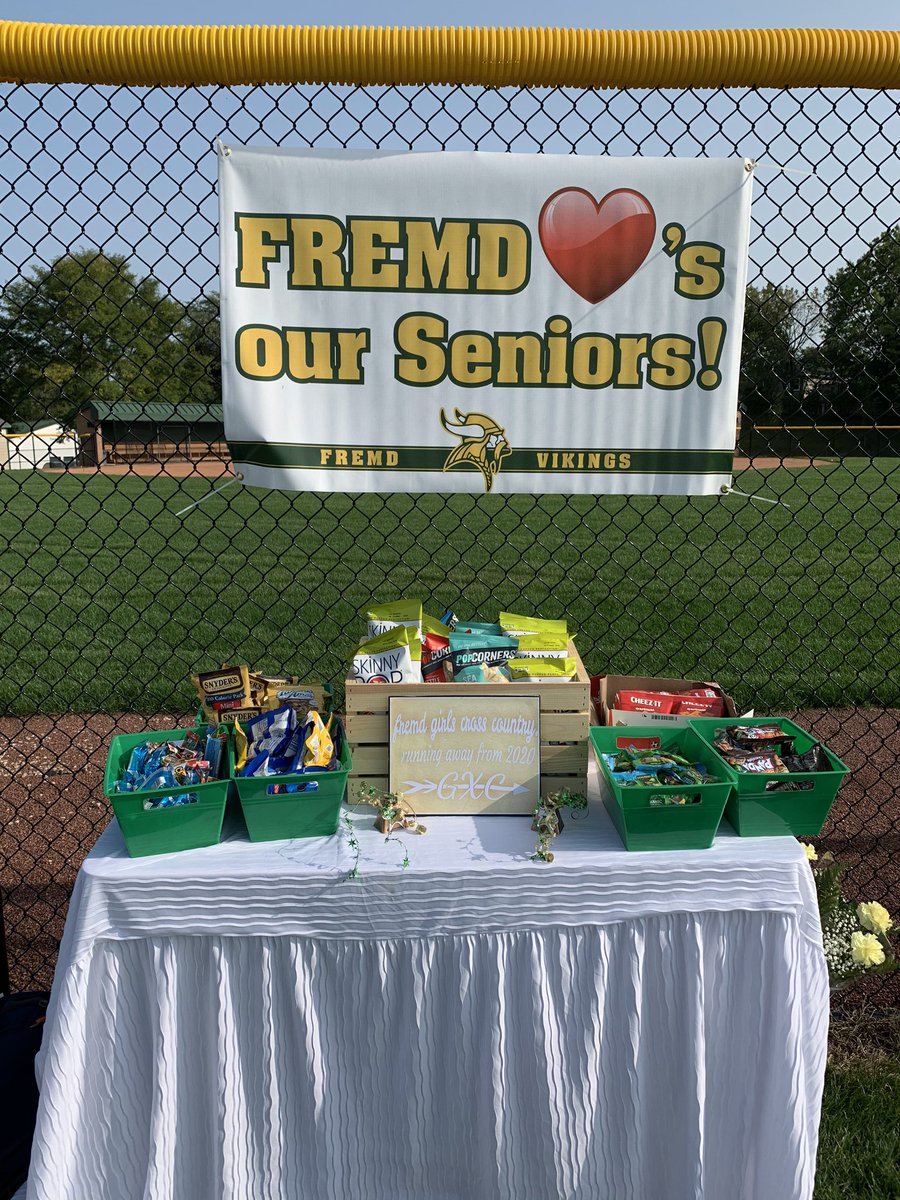fremdgtfxc's tweet photo. A win on both levels tonight capped off by an awesome senior night! 🥇🎉Thank you to our incredible families who helped put this together and who came out to support tonight! #govikes #fhsspirit https://t.co/kKSkDICLG1