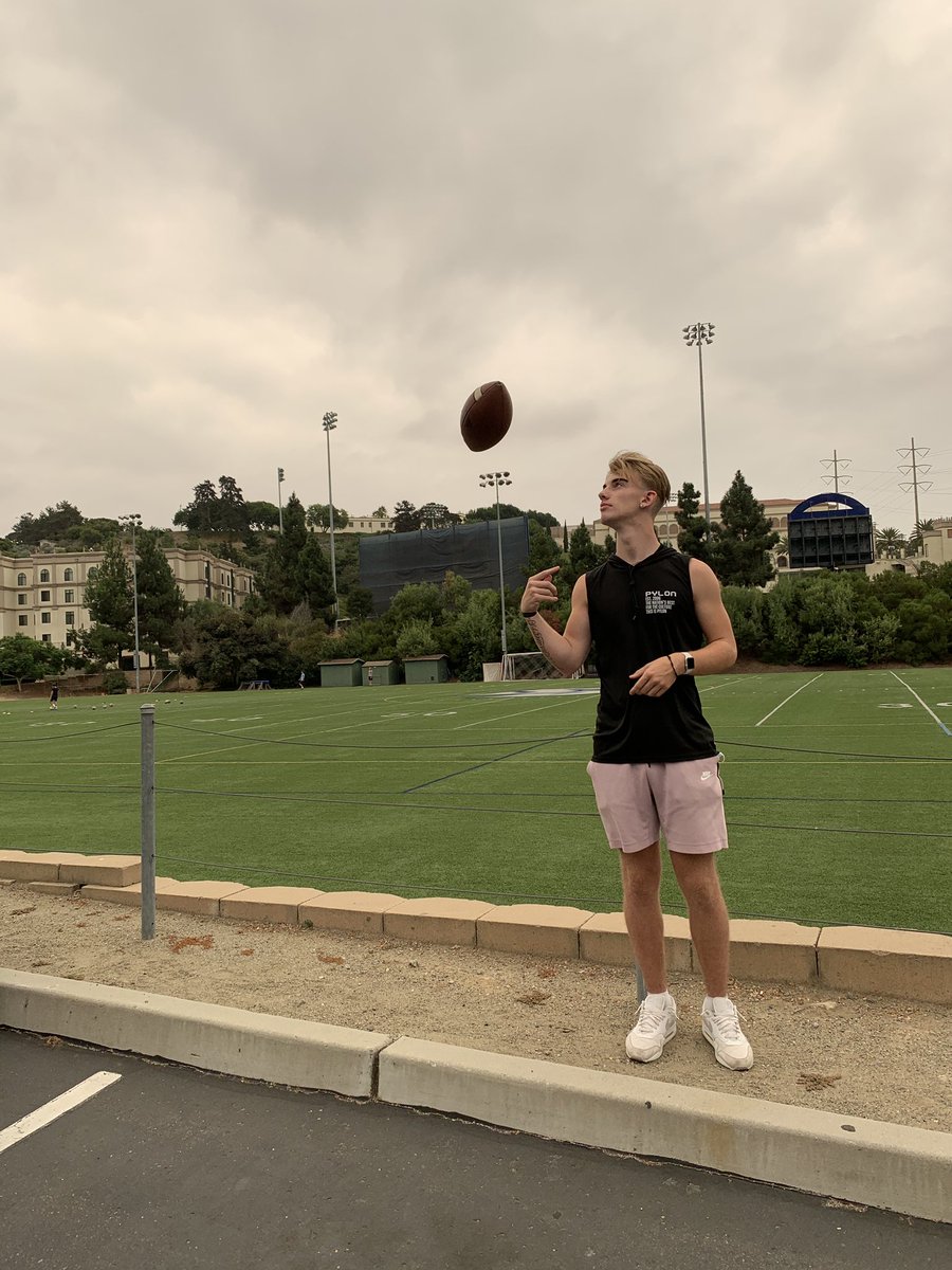 Tjelly10's tweet photo. Wow! AG2G✝️ After an amazing FaceTime with @CoachChapatte &amp; @CoachSuttonUSD I am very humble to say I have received an offer from the University of San Diego. THANK YOU🙏💙🤍@USDFootball https://t.co/0sx94vcoWl