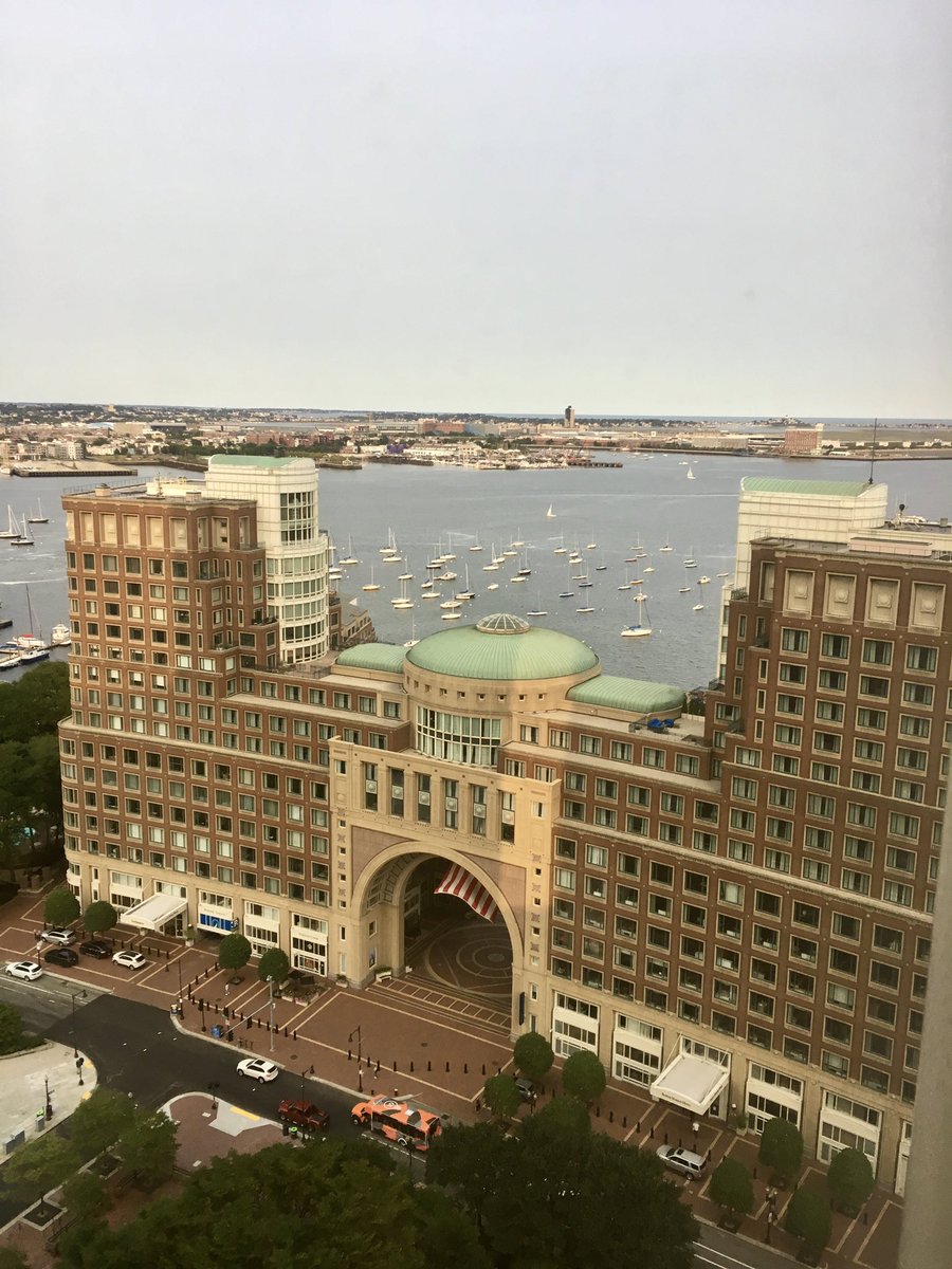 boston_daily1's tweet photo. Fall is in the air 

#boston #fallinBoston #RowesWharf https://t.co/EpF5j37tRY