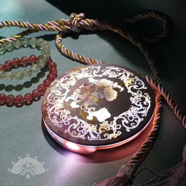 RegisBoxShop's tweet photo. ✨Cute power bank with LED light up effect. 5000mah battery capacity. We have the best and largest magic wireless charger collection. Visit https://t.co/hY1XcpuMj5 for more!
#RegisBox #AlchemyCharger #magicalgirl #cardcaptorsakura #magiccircle #magicarray https://t.co/hSo7fPPQFr