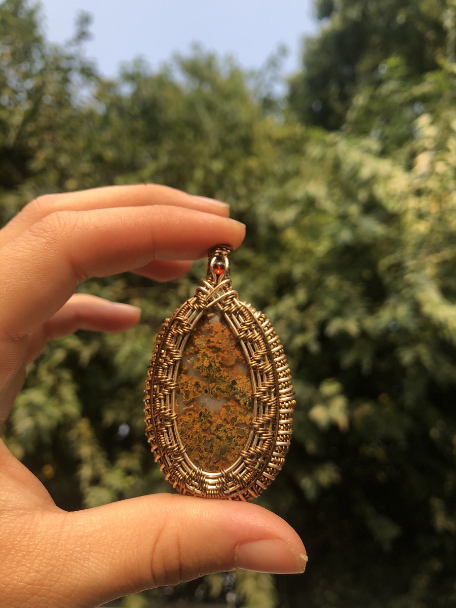 leah_tmpsn's tweet photo. Ive gotten a lot of new followers recently so I figured I’d introduce myself(: Hi, my names Leah , I’m 20 years old, and I wrap stones big and small🖤 that first pendant is from my next collection, “mossy veins” it drops on the 18th🌿 I also do customs ! https://t.co/HMOQ4kdFSi