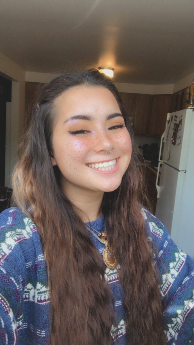 leah_tmpsn's tweet photo. Ive gotten a lot of new followers recently so I figured I’d introduce myself(: Hi, my names Leah , I’m 20 years old, and I wrap stones big and small🖤 that first pendant is from my next collection, “mossy veins” it drops on the 18th🌿 I also do customs ! https://t.co/HMOQ4kdFSi