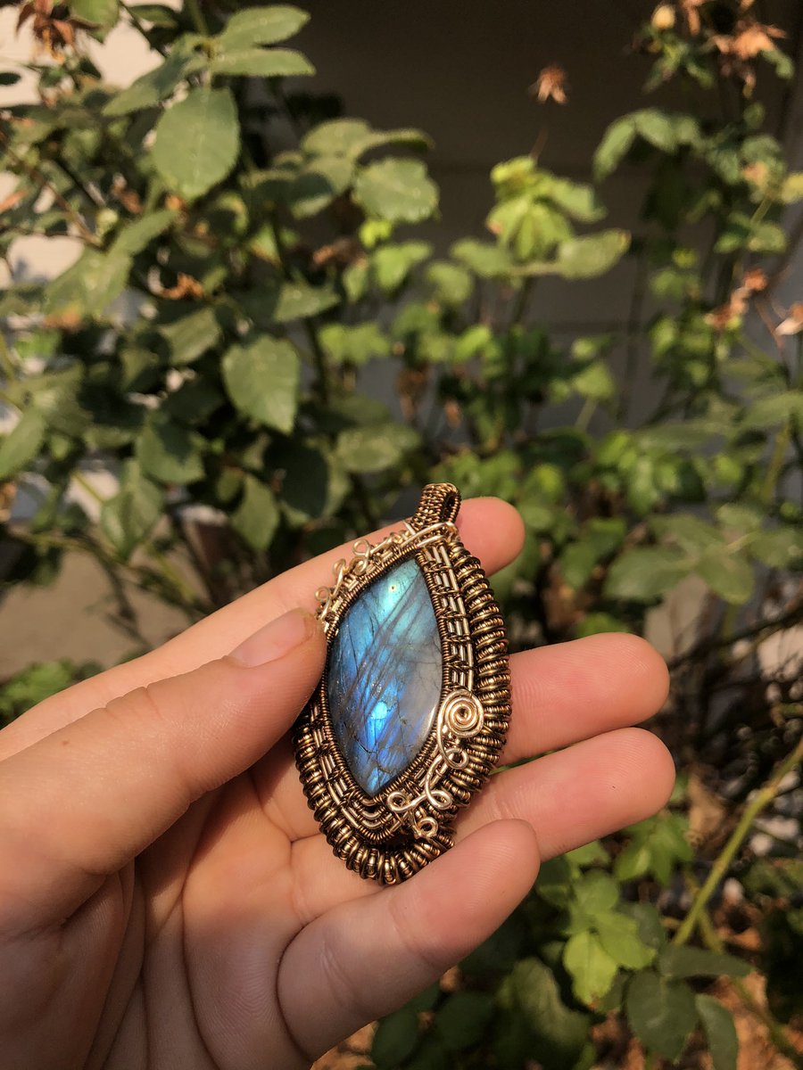 leah_tmpsn's tweet photo. Ive gotten a lot of new followers recently so I figured I’d introduce myself(: Hi, my names Leah , I’m 20 years old, and I wrap stones big and small🖤 that first pendant is from my next collection, “mossy veins” it drops on the 18th🌿 I also do customs ! https://t.co/HMOQ4kdFSi
