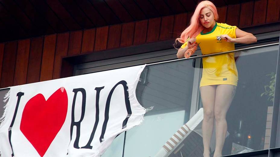enigmainreplay's tweet photo. Lady Gaga no Brasil em 2012: a thread. https://t.co/18P3wI58BP