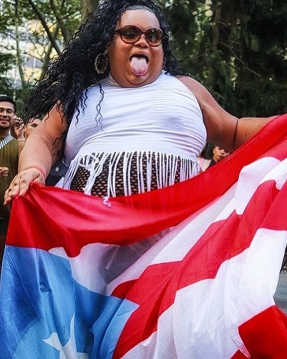 ladiesbronche's tweet photo. Different languages, same platanos. Different flags, same pride. Happy Latinx History Month. Shoutout to all our Afrolatinx family! . 🇩🇴 🇵🇷
#ladieswhobronche #brunch #bronche #lwb #perolike #shitspanishgirlssay #latinx #afrolatinx #afrolatina #dominicana #boricua https://t.co/fehNuRHKHX