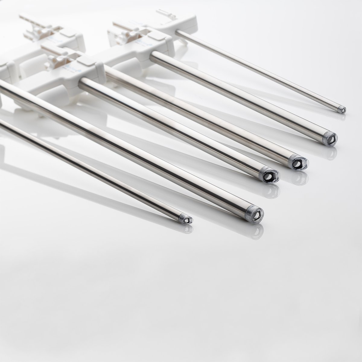 MedeonBiodesign's tweet photo. The ClickClean™ Laparoscope Lens Shield Device, an in-abdomen lens cleaning device, is compatible with several laparoscopes (e.g. Karl Storz, Stryker, and Olympus). In https://t.co/A7WgA9CIIc, you can see information about models, compatible trocars, and FDA clearance numbers. https://t.co/5f1cFvXv8a