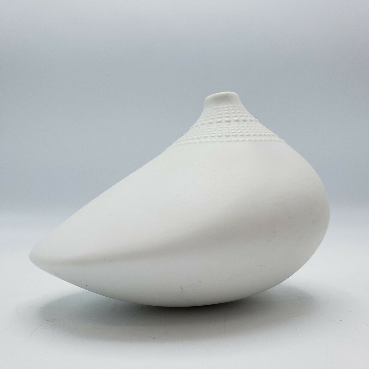 mainlineantique's tweet photo. Matte White Pollo Vase Tapio Wirkkala MCM Rosenthal Studio Linie https://t.co/2UJgsUMDkU https://t.co/ZRjG5J8oaP