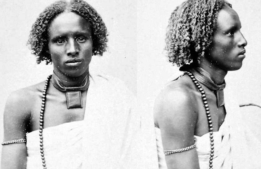 These photographs were taken by Roland Bonaparte over 100 years ago, mainly centered around northern Somali inhabited areas.The names of the clans and age were also mentioned,'Igge Karbaashe', Isaaq, Habar Awal, Sa'ad Muuse, 21 yrs. #somaliland  #somali