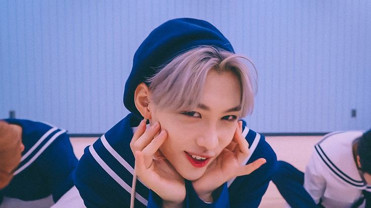 deserves support as A SINGER. but hey! we should appreciate felix's talent in general! he is not only a visual. anyways happy late birthday 