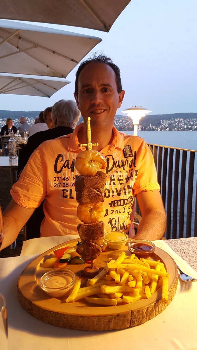 Surf and Turf am Zürichsee.
Tête-à-tête mit meinem Bruder 😄
#Tracht #Rüschlikon #Zürisee