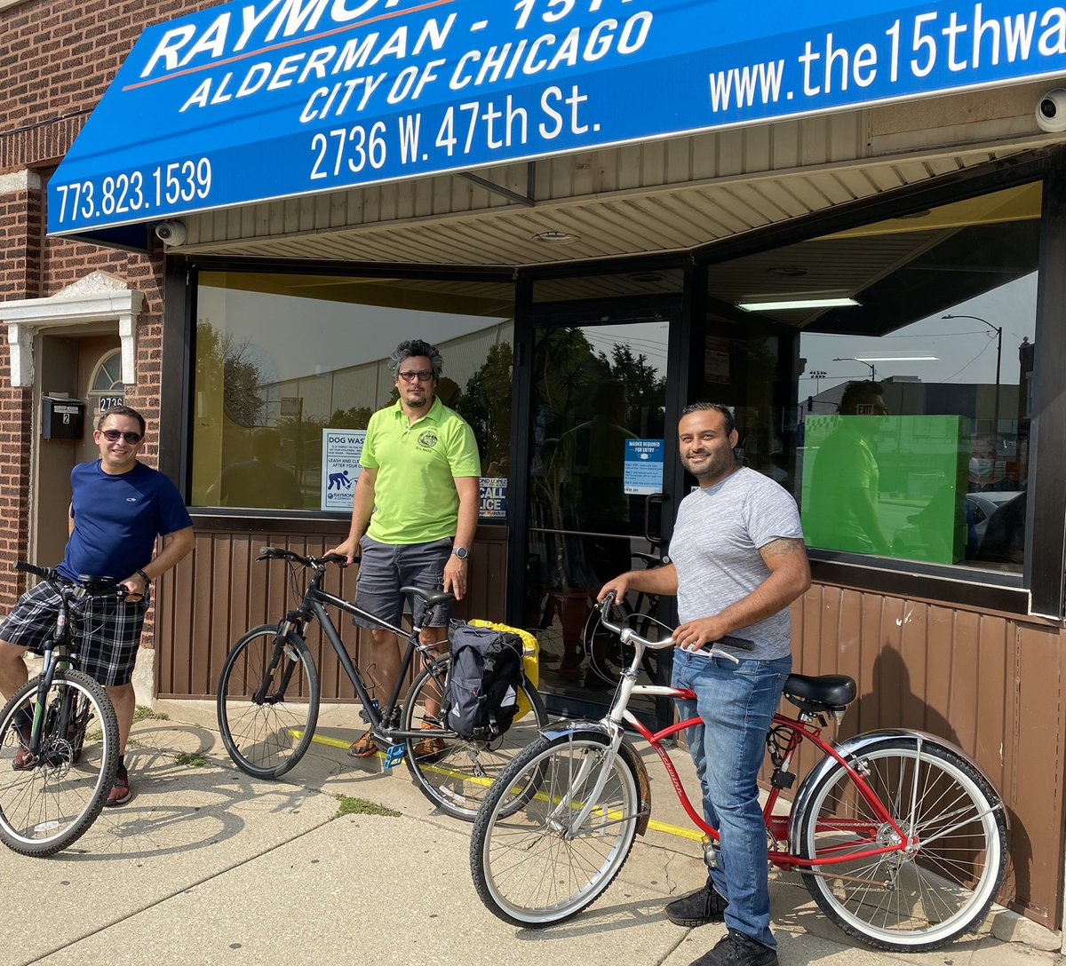 RaymondALopez's tweet photo. No better way of addressing the needs of my #BackoftheYards residents than by being in the neighborhood on the streets. I love talking with them while addressing potholes, sewer cleanings, graffiti, restoration issues, sanitation issues and more from my bike!
#clean15 #chi15 https://t.co/FSQSaoQiv2