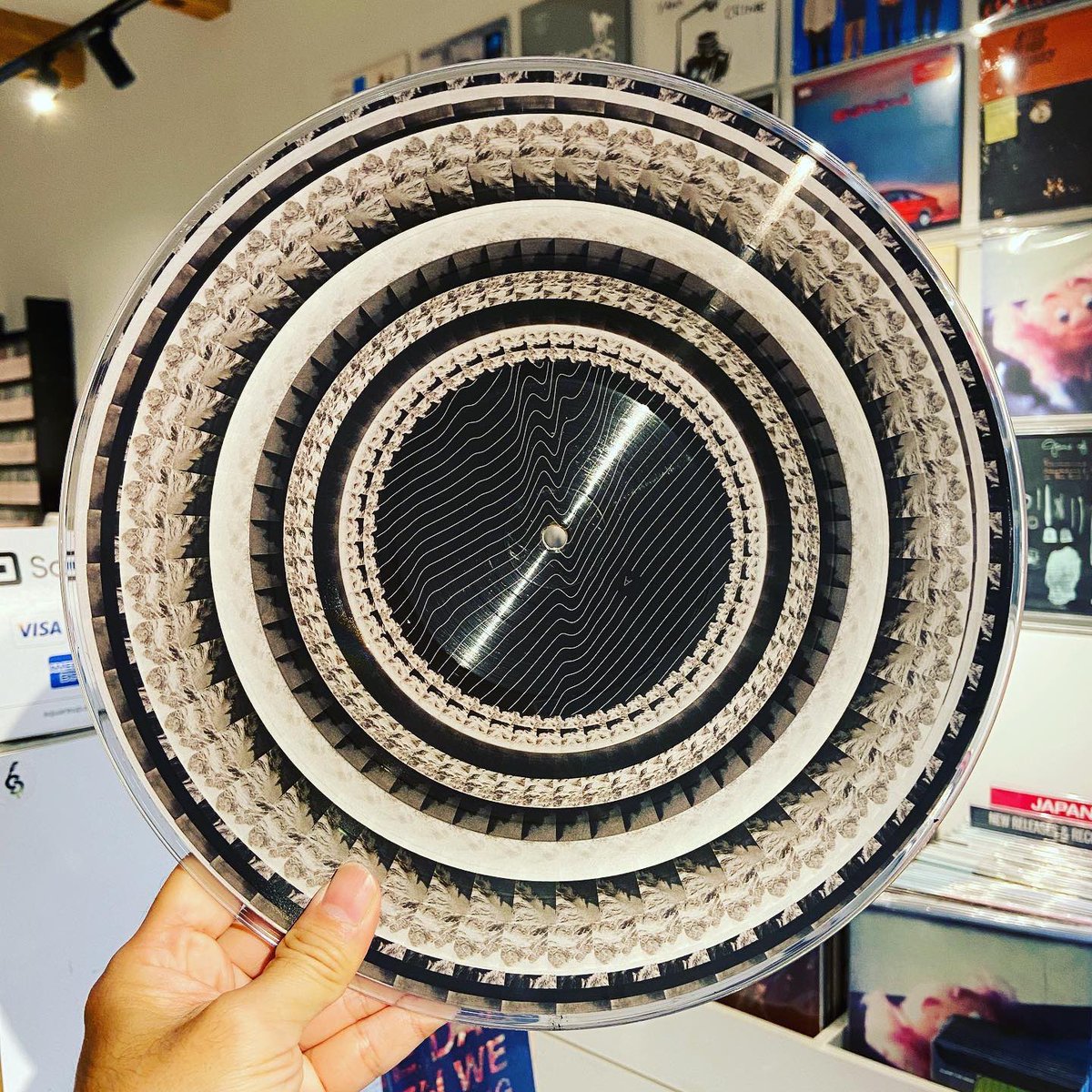 ManMountainBand's tweet photo. We’re still pumped with how the animated picture disc for “Infinity Mirror” turned out. In addition to EU/UK distribution thru @bsmrocks, we are excited to announce that our “Infinity” vinyl is now available in Japan thru @stiffslack! https://t.co/zeqNrLIKiQ