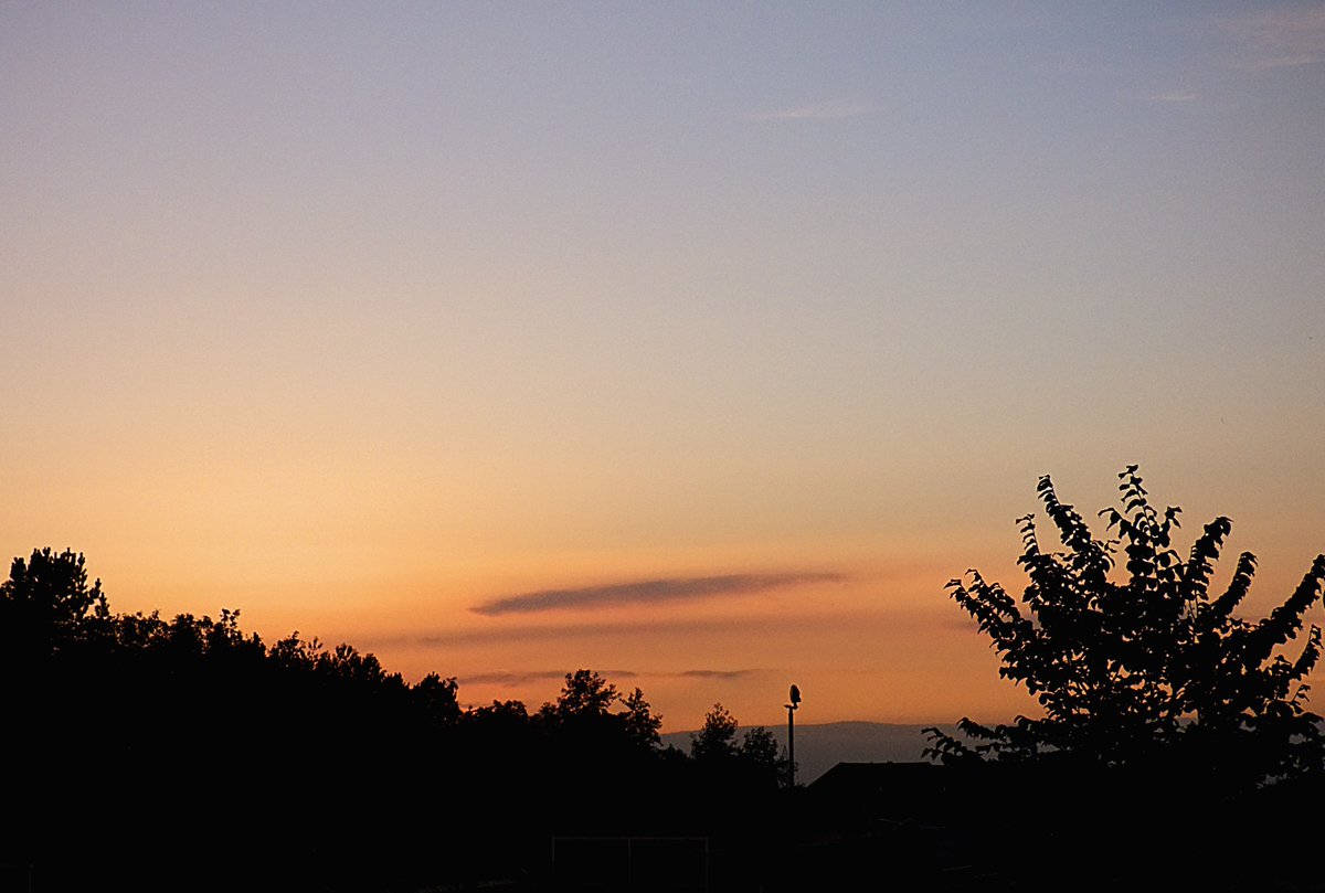 ccbigcam's tweet photo. Sunset tonight
Pastel colours and the sun hidden behind grey clouds
#Sunsets #FromMyWindow
#LockdownPhase3 #LockdownSunsets
#sunsetphotography
@StormHour @LensAreLive
@ThePhotoHour
#WeatheringWithYou #WeatherWatchers https://t.co/GPvOaODQAc