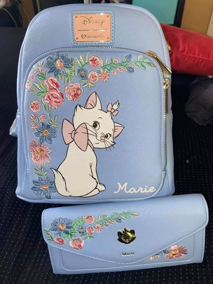 kellyraye93's tweet photo. @Loungefly @BoxLunchGifts
2020 really sucks.
So I go online &amp; spend big bucks.
Backpacks galore,
But still searching for the 1 I adore.
If you bring back Periwinkle Marie,
Millions will rejoice - including me.
🙏 😅 🤞 https://t.co/uLX2BbgLa9