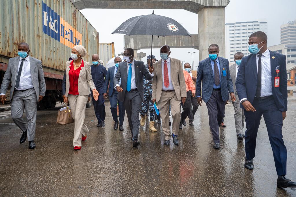 ChibuikeAmaechi's tweet photo. Inspecting the Lagos Marina earlier today with Governor @jidesanwoolu. Soon, we'll put out a joint statement, the Federal Government and the Lagos State government, on the uncoordinated barging at the Marina causing lots of traffic in that axis./1 https://t.co/RH5YAwE50a