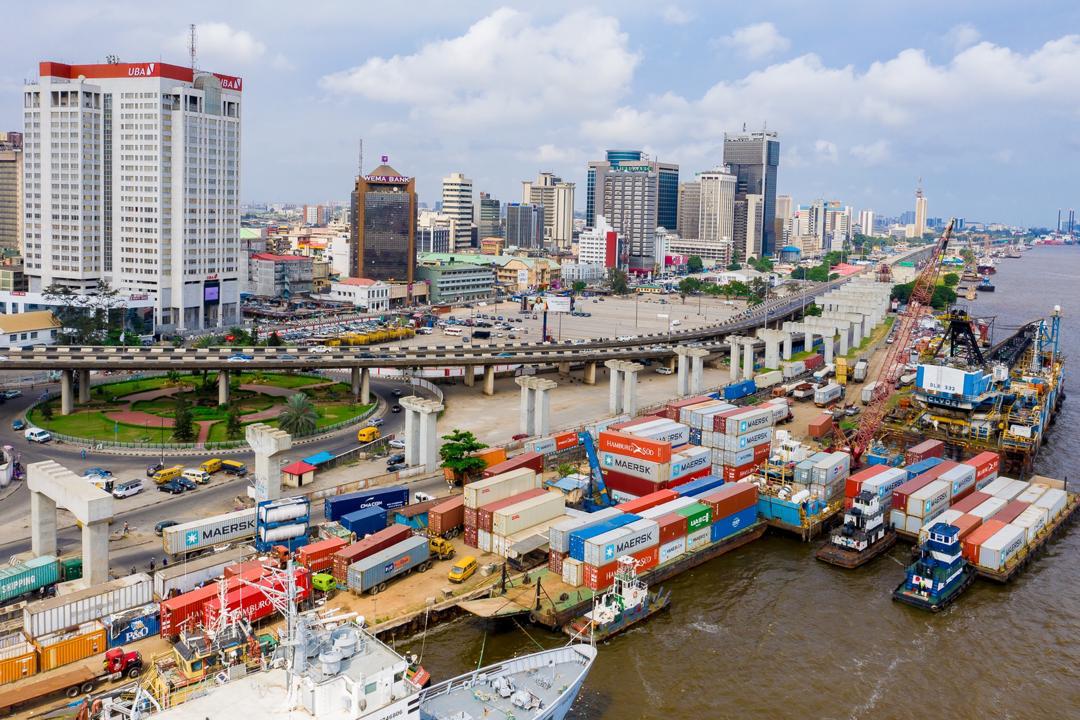 ChibuikeAmaechi's tweet photo. Inspecting the Lagos Marina earlier today with Governor @jidesanwoolu. Soon, we'll put out a joint statement, the Federal Government and the Lagos State government, on the uncoordinated barging at the Marina causing lots of traffic in that axis./1 https://t.co/RH5YAwE50a