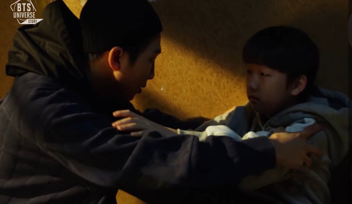 The kid at NJ's container (as you might already know) it's Song WooChang. The 1st time that he appeared was in MOTS Persona notes (June 15th). But this scene here is related to MOTS7 notes (Aug 25th). In the trailer when SJ arrives late, when the container is already on fire 