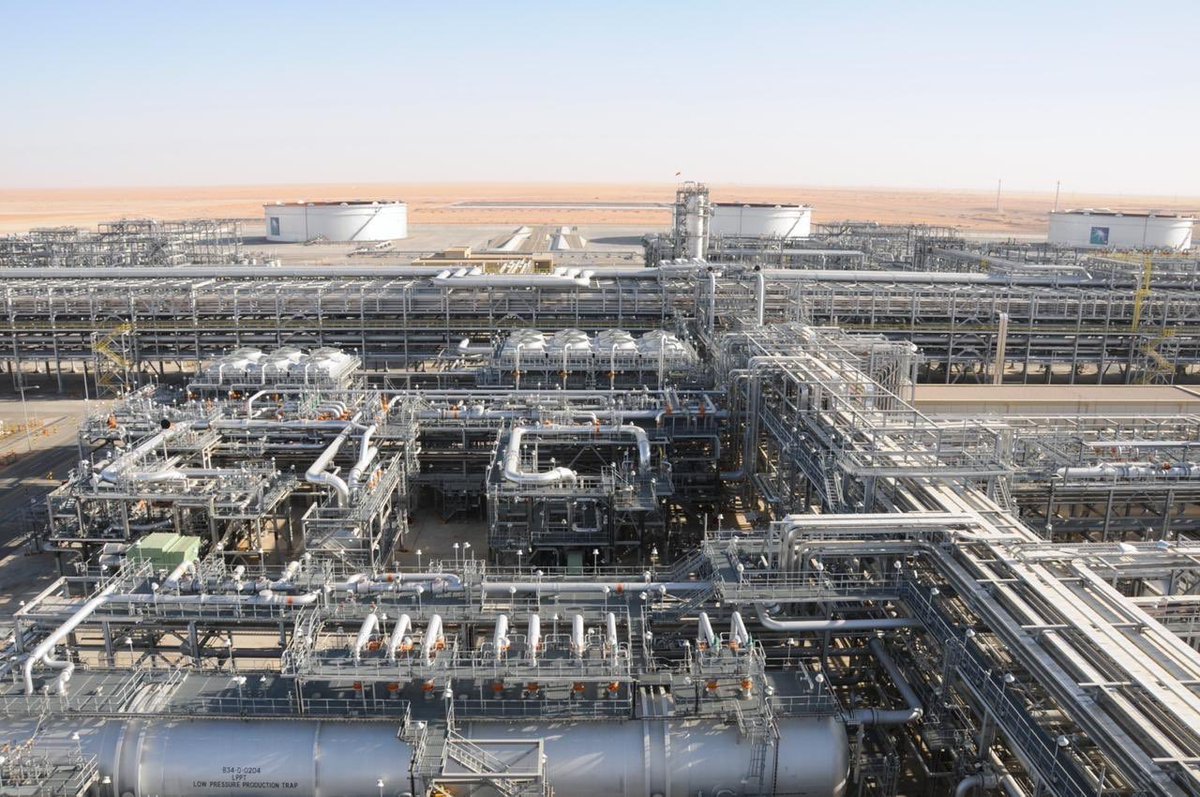 LatifaMKarim's tweet photo. #Aramco turns challenges into success in 1 year💪🏼
 
- 14 Sept 2019 Aramco’s facility at Khurais was attacked 

- 14 Sept 2020 Khurais is a “lighthouse” in #4IR - #WEF Global Lighthouse Network 🇸🇦

As the largest intelligent oil field in the world with +40,000 sensors. https://t.co/d6qsKhgCMO