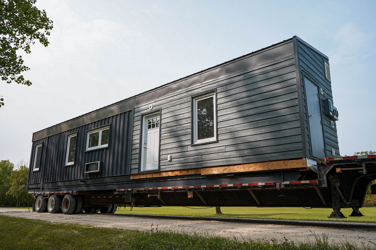 BisonModular's tweet photo. Today’s scenes... 🚚🏠 

#BuiltBisonStrong #ContainerHomes #FirstNations #NorthernMB #NorthernSK #NorthernAB #NorthernBC #ReadyToMoveHomes #ShippingContainerHomes https://t.co/OIsgDtn7VG